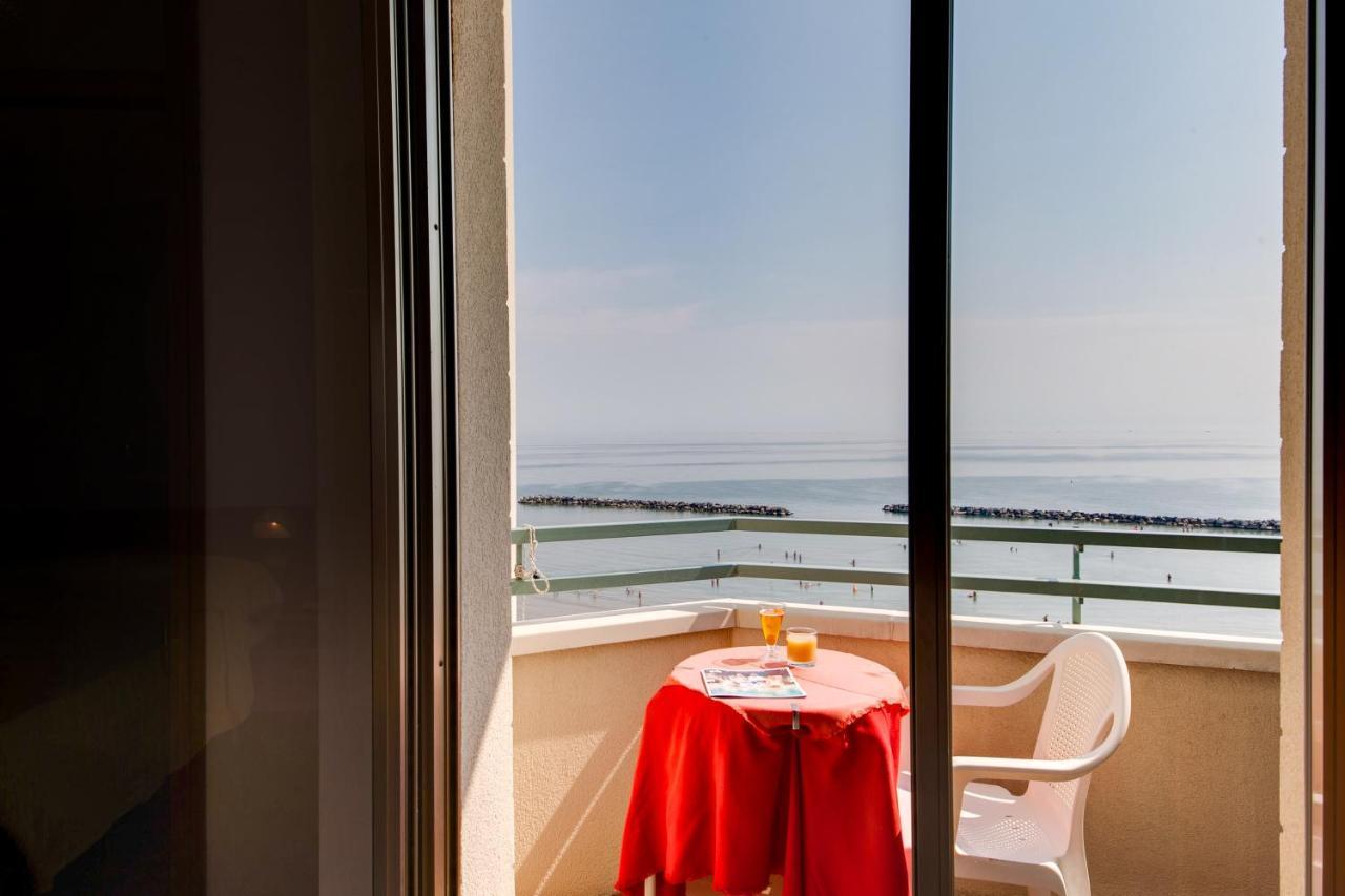 Hotel Majestic Bellaria-Igea Marina Extérieur photo