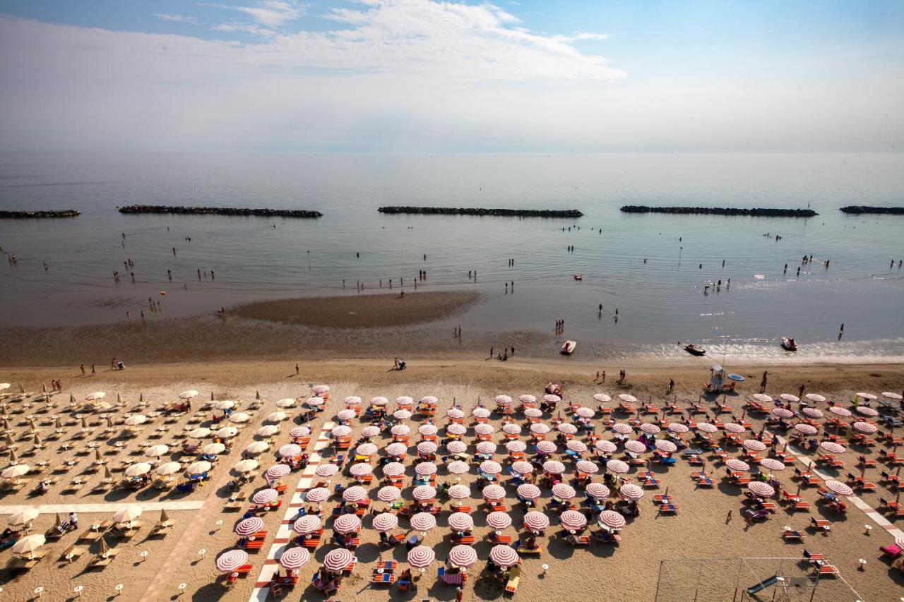 Hotel Majestic Bellaria-Igea Marina Extérieur photo