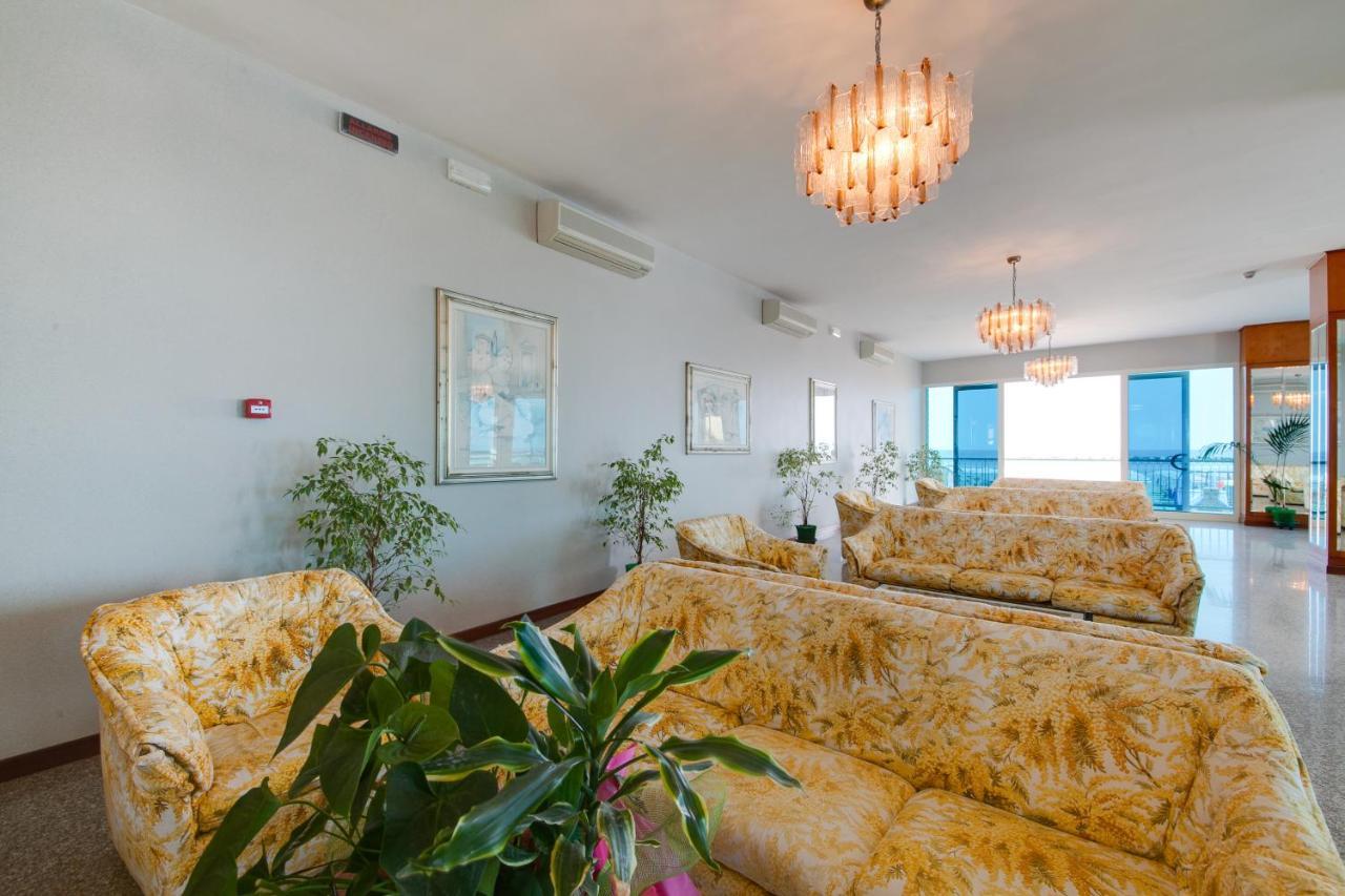 Hotel Majestic Bellaria-Igea Marina Extérieur photo