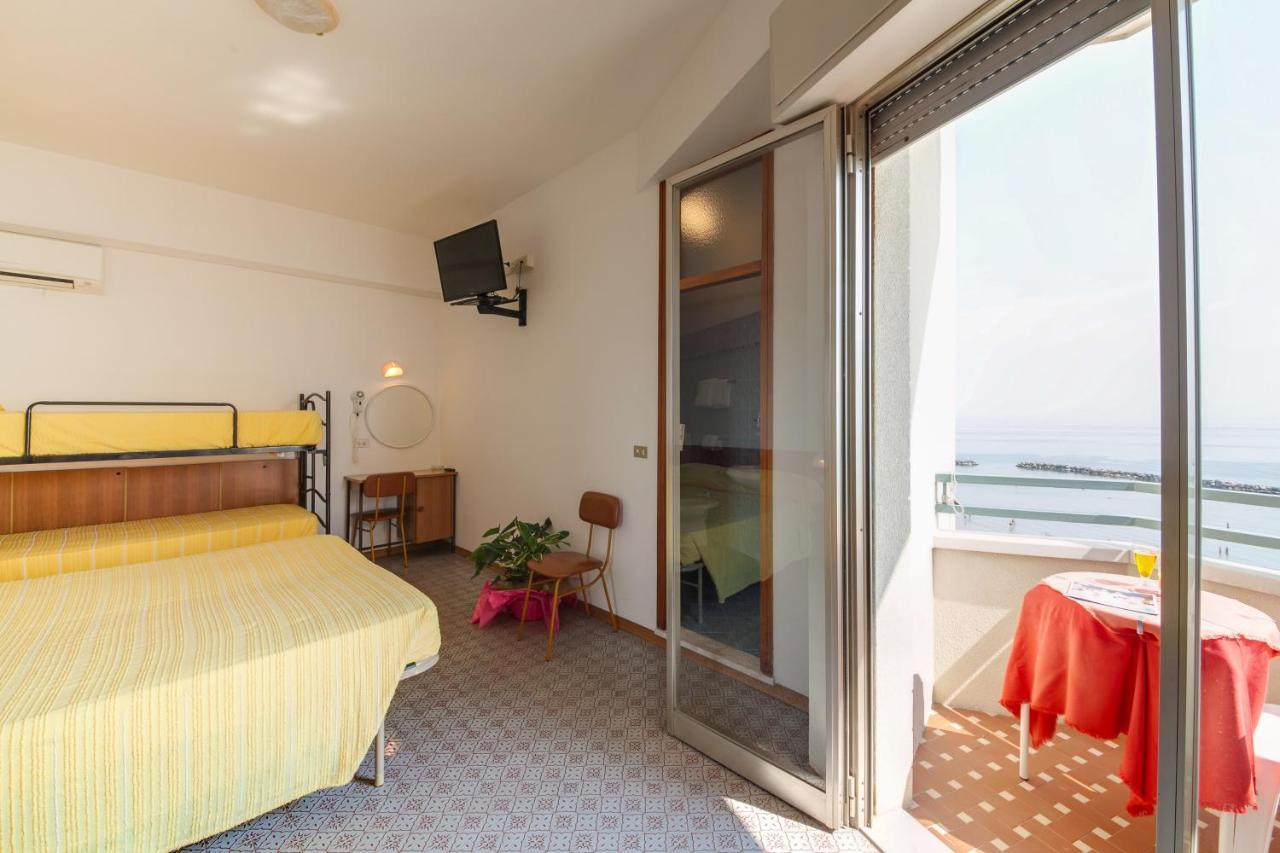 Hotel Majestic Bellaria-Igea Marina Extérieur photo