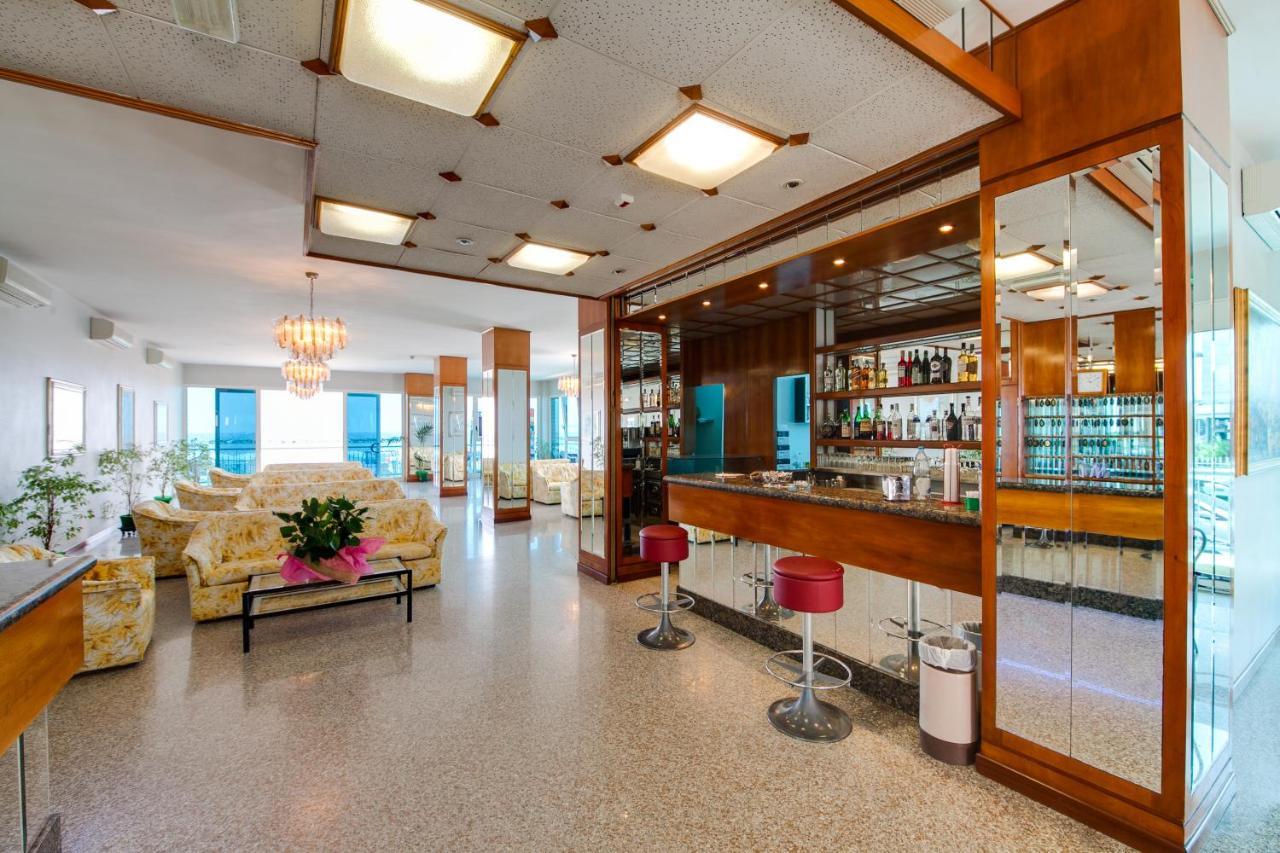 Hotel Majestic Bellaria-Igea Marina Extérieur photo