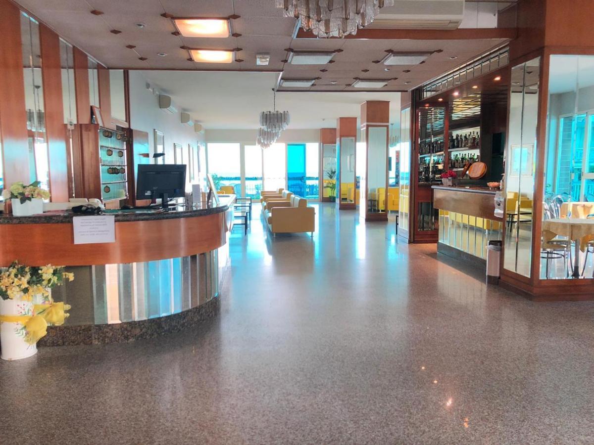 Hotel Majestic Bellaria-Igea Marina Extérieur photo