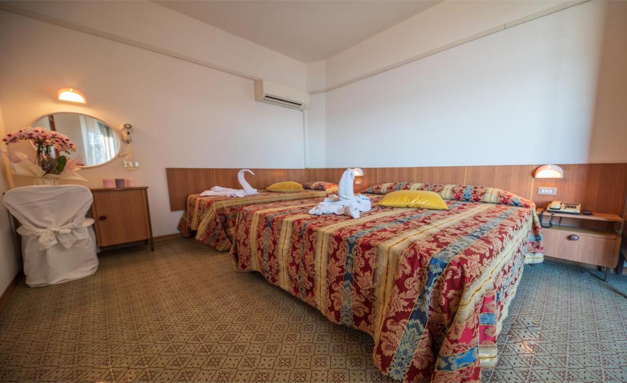 Hotel Majestic Bellaria-Igea Marina Extérieur photo